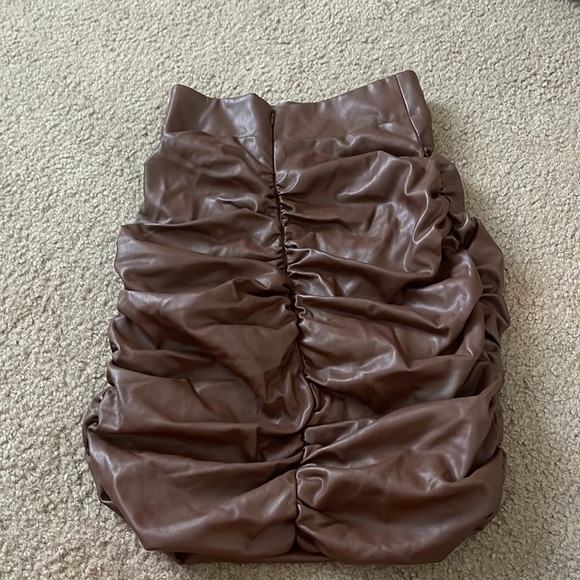 Mini leather skirt - Picture 5 of 5